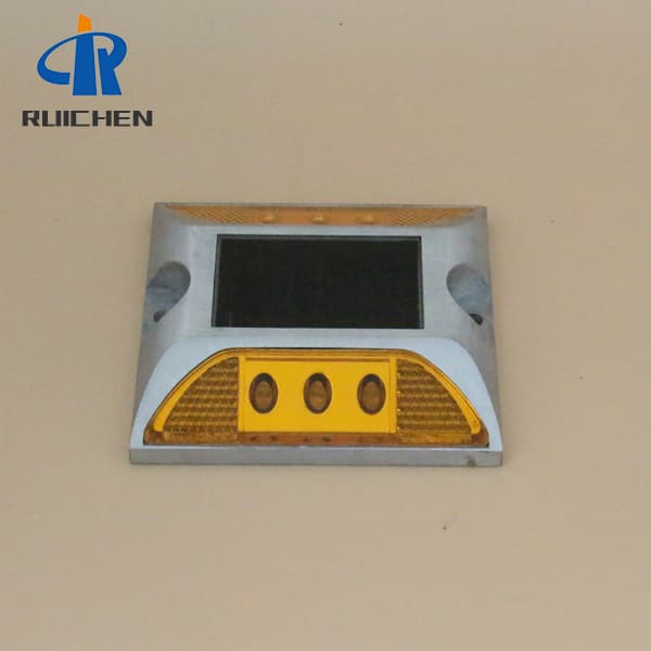 <h3>Customized 360 Degree useful solar road stud reflector With Stem</h3>

